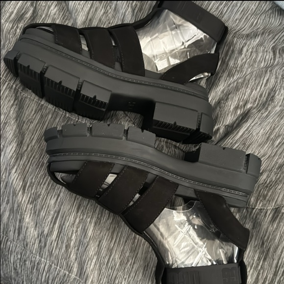 UGG ASHTON STRAPPY PLATFORM SANDALS -BLACK NUBUK -WOMEN US 6.5 - Picture 7 of 10